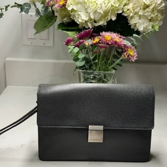 Louis Vuitton LV Black Taiga Leather Selenga Clutch Wristlet + COA - Picture 1 of 13